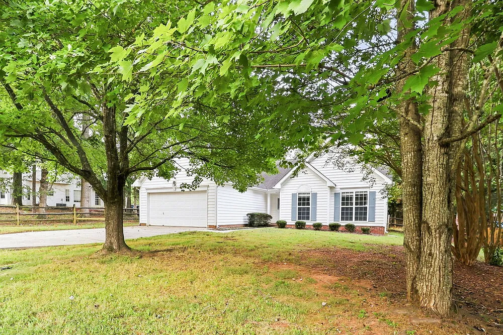 3 bed, 2.0 bath, 1430 sqft, $1,855 — Photo 3