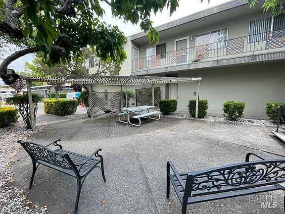 4th image of 810 Yulupa Avenue