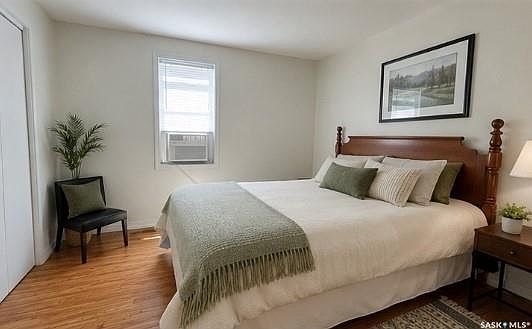3rd image of 118 1st STREET W