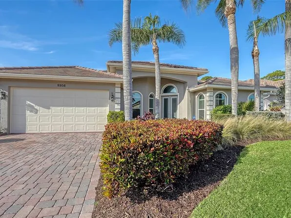 8956 Huntington Pointe Dr, Sarasota, FL 34238