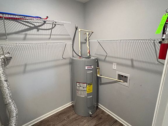 4th image of 1522 Pearl Ave #21