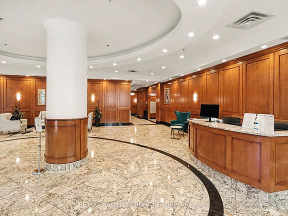 4th image of 242 Rideau St #201