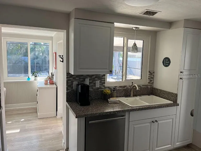 3054 Lockwood Ter — Photo 12
