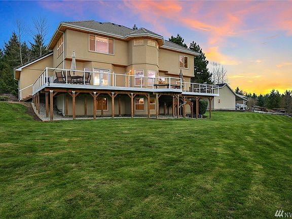 This home is 3,734 sqft w/ it's fully finished basement.  Lots of room to entertain, have events and family gatherings here.