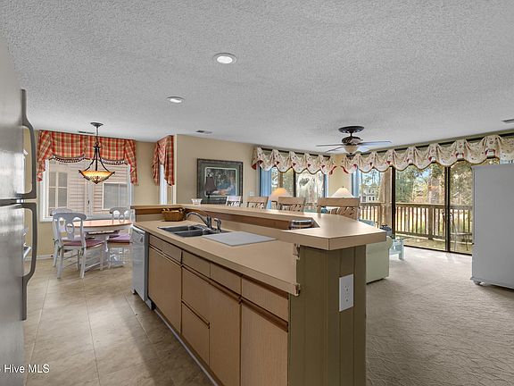 4th image of 807 Colony Place #7c