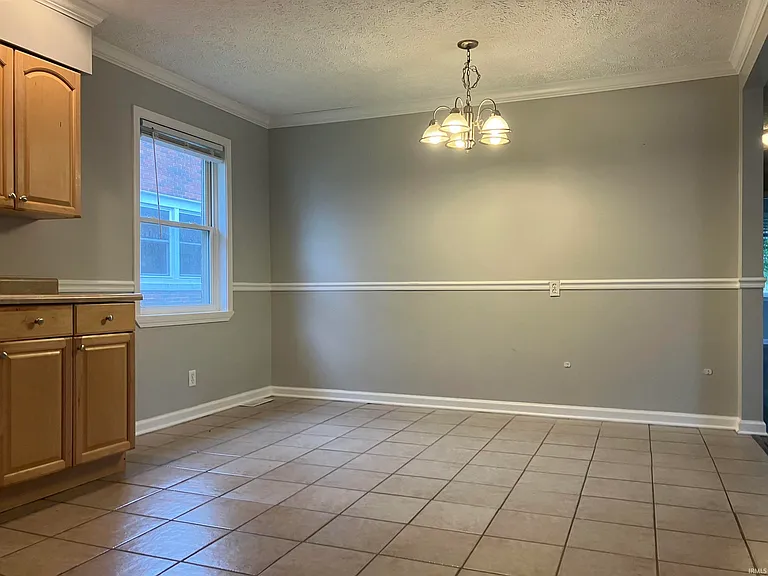 900 S Saint James Blvd — Photo 10