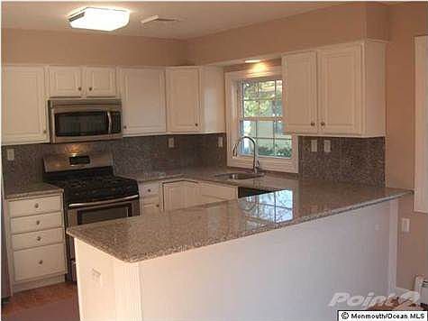 3rd image of 211 Charlotteville Dr N