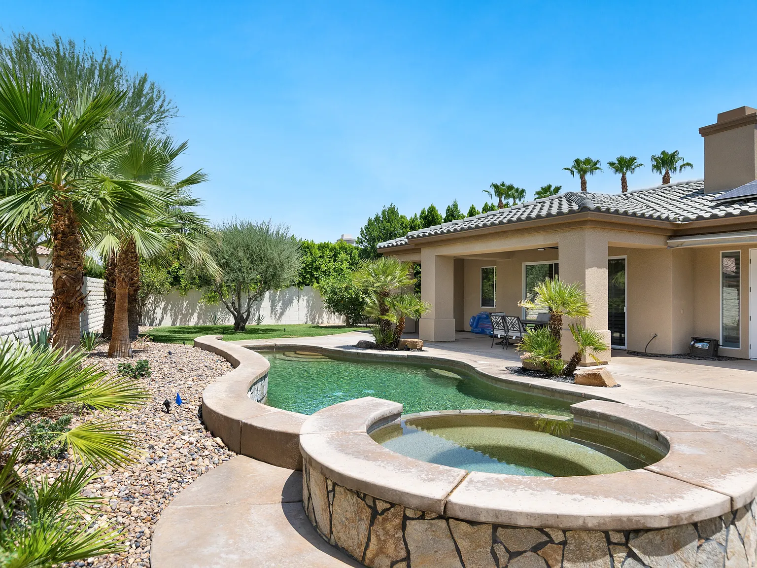4 bed, 3.5 bath, 3636 sqft, $6,000 — Photo 3