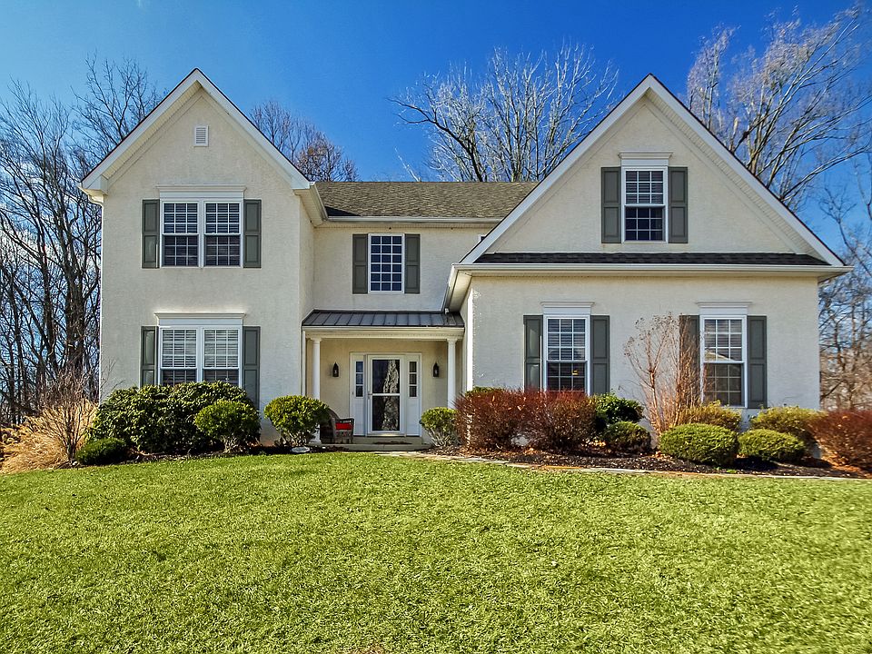 1st image of 240 Ferndale Ln