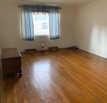 3rd image of 233 Loyalhanna Ave