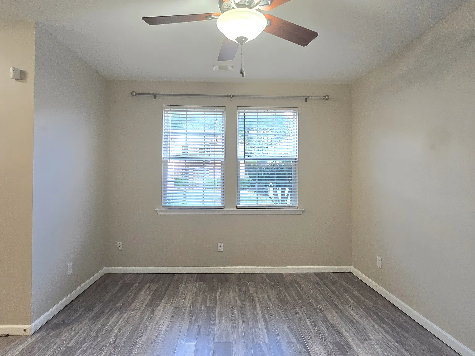 5 bed, 3551 sqft, $2,800 — Photo 2