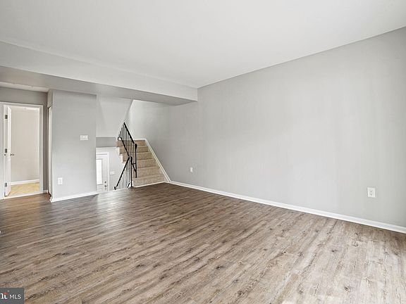 3rd image of 9328 Humphries Dr