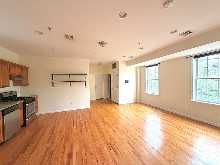 687 Avenue A #201 — Photo 3