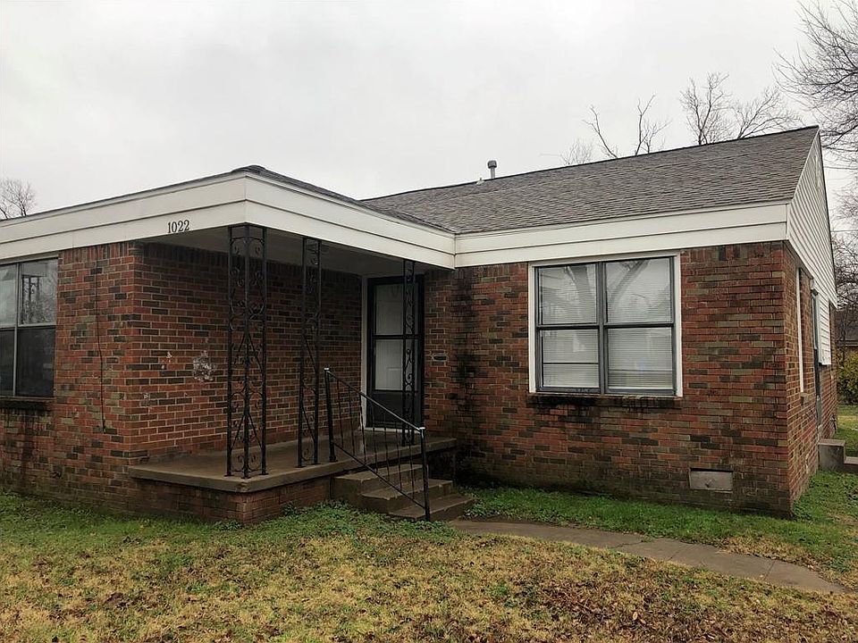 1st image of 1002 E Arkansas St