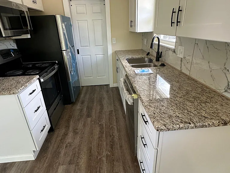 2137 Black Creek Trl — Photo 2