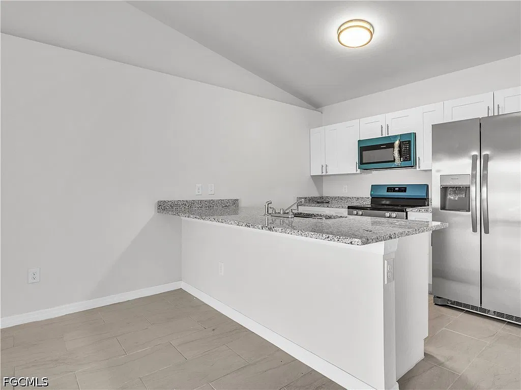 3 bed, 2.0 bath, 1400 sqft, $1,649 — Photo 2