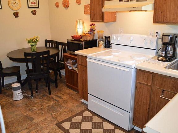 4th image of 208 Ferguson Ln #B