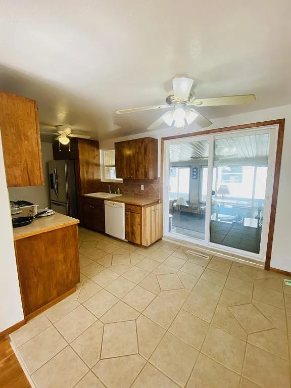 737 Anthon Ave — Photo 4
