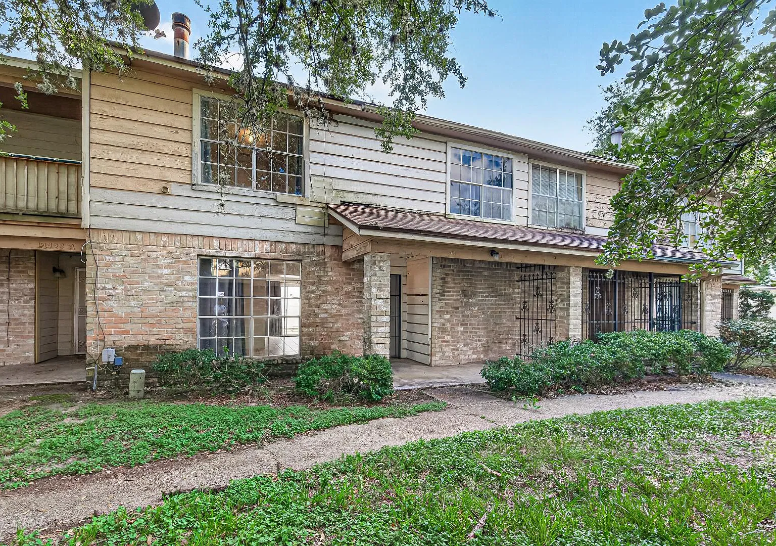 12423 W Village Dr - B — Photo 3
