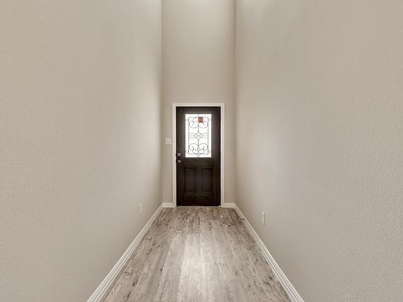 5th image of 305 Edmund Ln