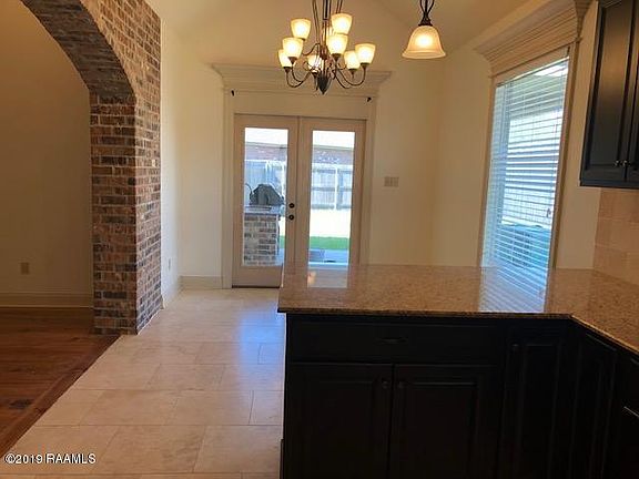 5th image of 102 Majestic Oaks Dr