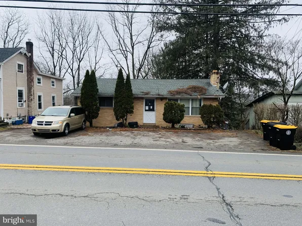 2556 N Delaware Dr, Mount Bethel, PA 18343