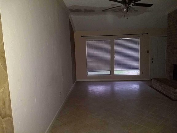 4th image of 3007 Sam Houston Dr