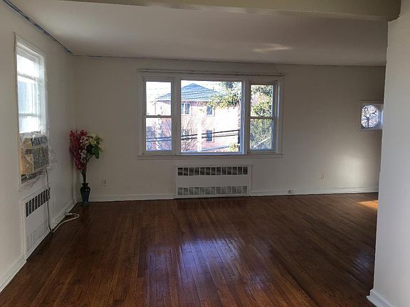 4th image of 24802 Cambria Ave