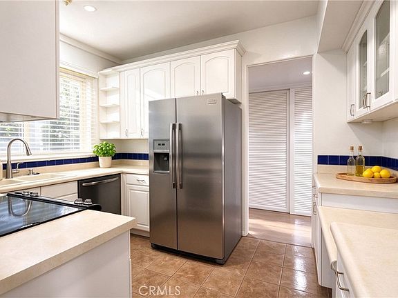 5th image of 985 E State St #101