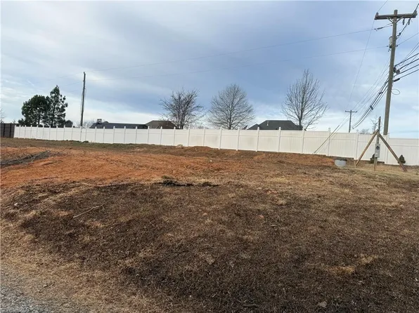 3405 & 3417 Arnold Rd, Lexington, NC 27295