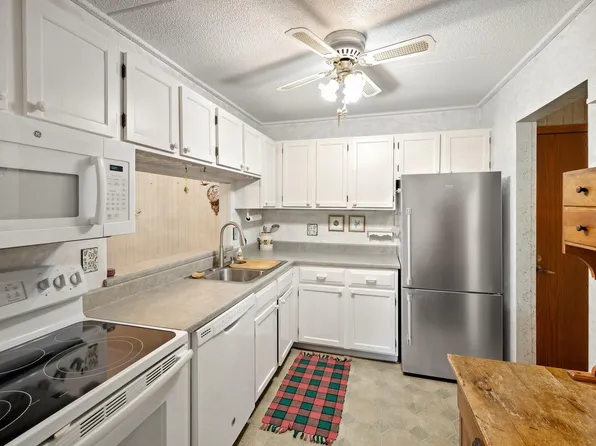 10501 Cedar Lake Rd APT 511, Minnetonka, MN 55305