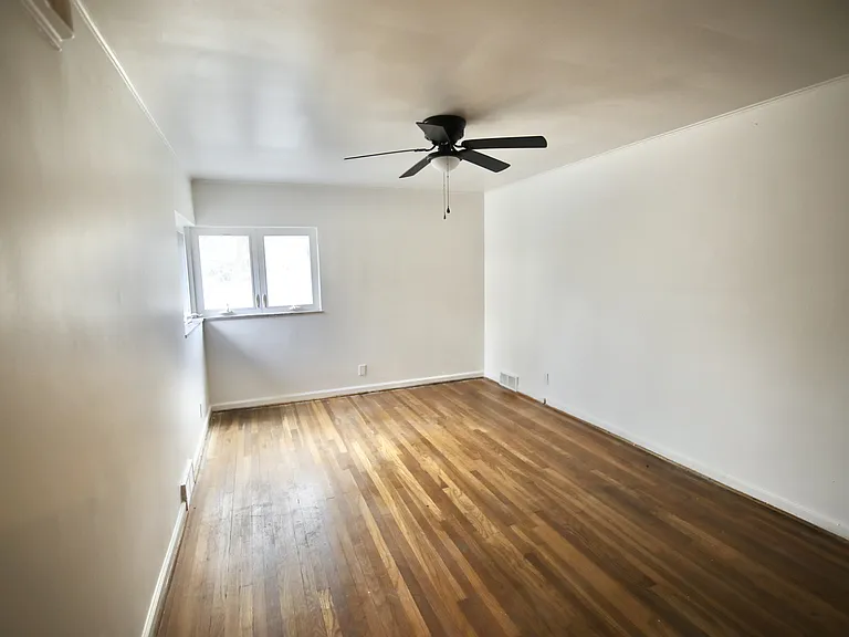 3191 E Broad St — Photo 35