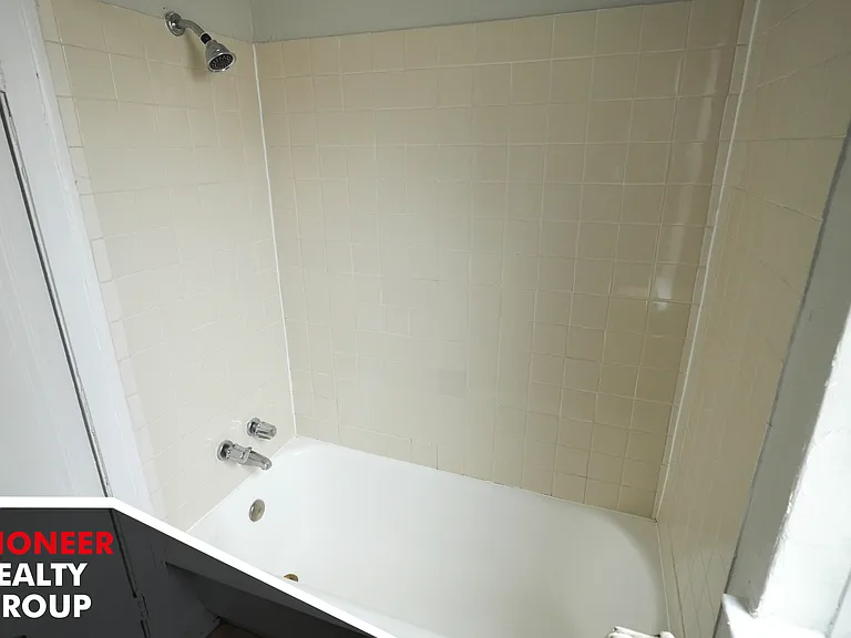 2855 N Burling St #202 — Photo 6