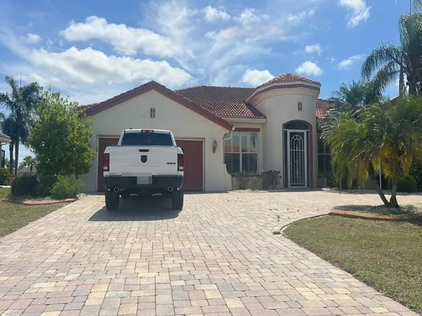 1115 Signature Dr, Sun City Center, FL 33573