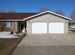 906 5th Ave SW, Rugby, ND 58368