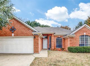 5925 Lakeview Ct, Haltom City, TX 76137