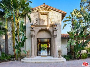 5945 Graciosa Dr, Los Angeles, CA 90068