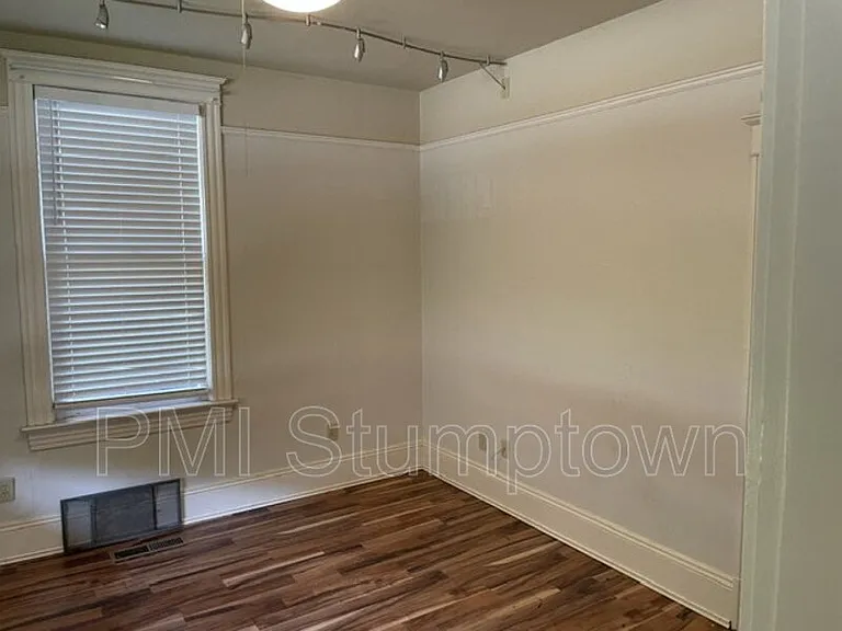 601 S McLoughlin Blvd — Photo 3