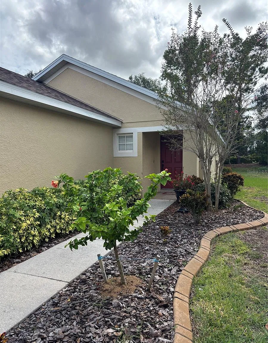 3 bed, 2.0 bath, 1275 sqft, $2,200 — Photo 2