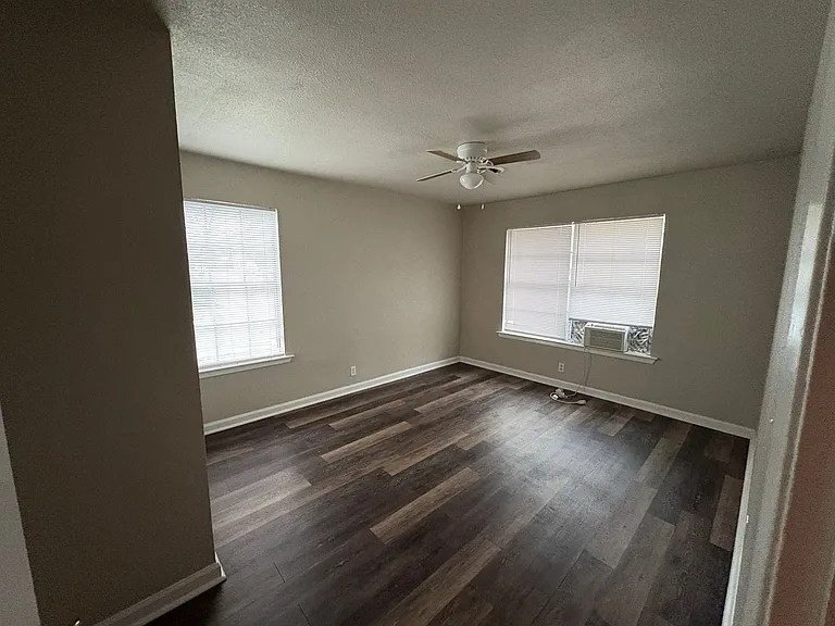 618 W Sycamore St — Photo 5