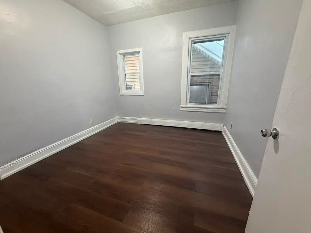 3 bed, $1,900 — Photo 2