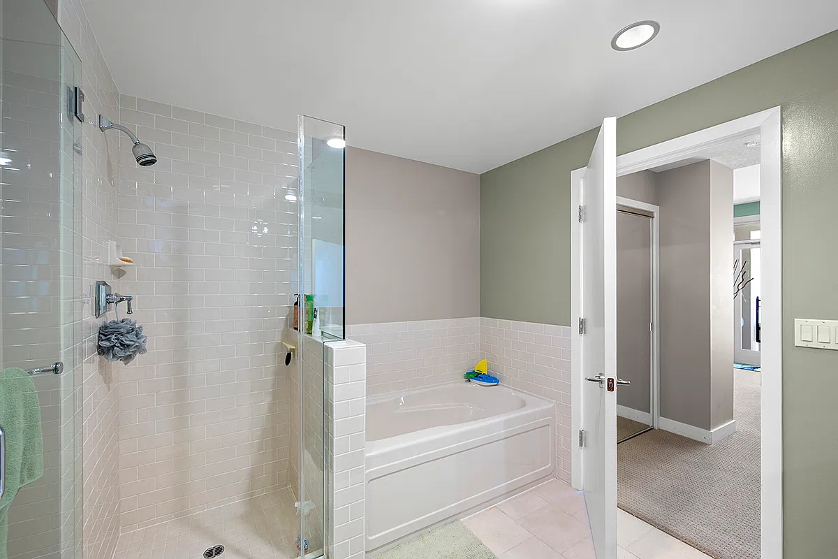 700 W Harbor Dr W — Photo 4