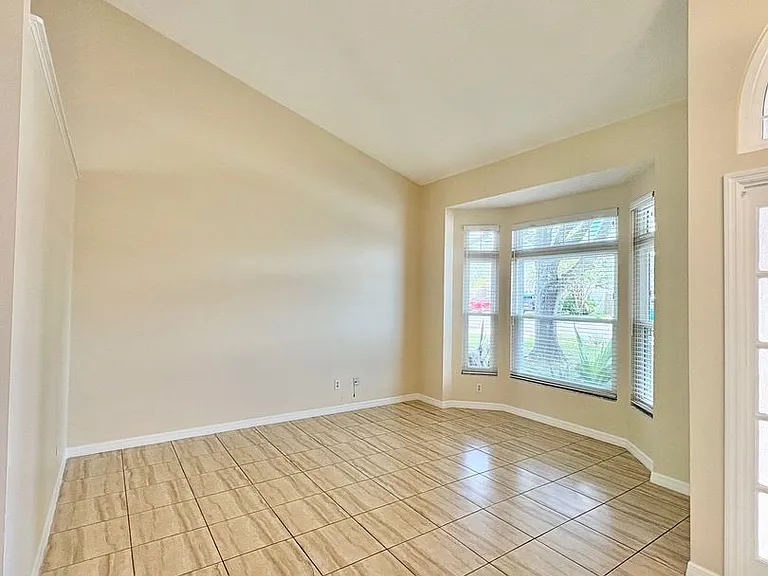 2813 Rolling Broak Dr — Photo 9