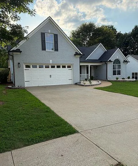 920 Charles Hall Dr — Photo 2