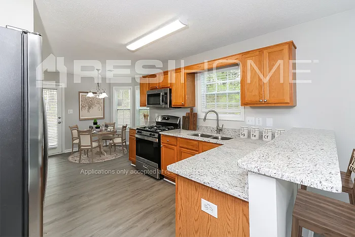 3 bed, 2.0 bath, 1387 sqft, $1,745 — Photo 2