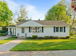 132 Maplewood Terrace Ext, Hamden, CT 06514