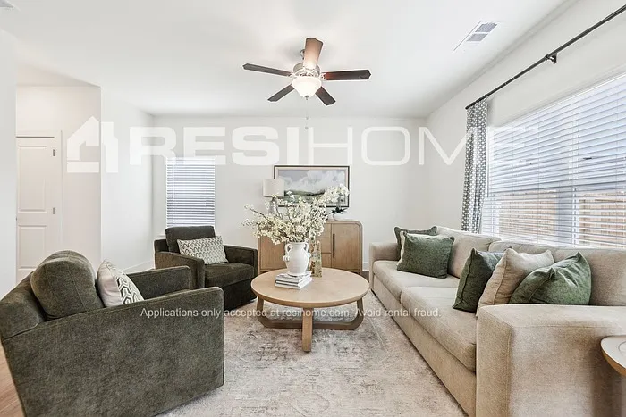 220 Frost Ln — Photo 10