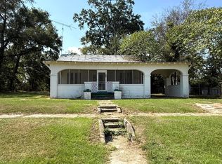 104 S 1st St, Osyka, MS 39657