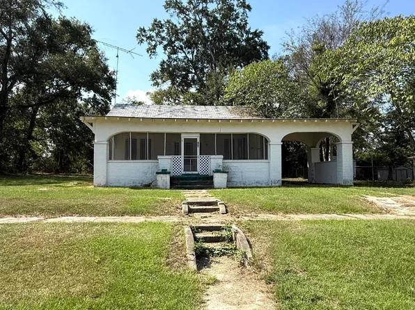 104 S 1st St, Osyka, MS 39657
