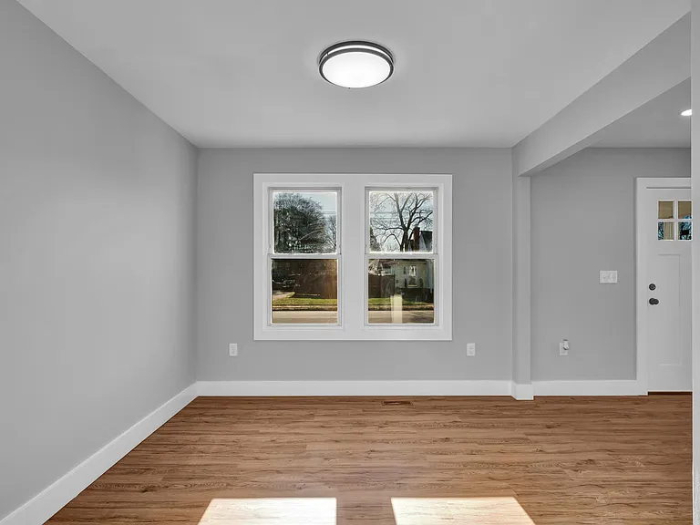 77 E Broad St — Photo 10